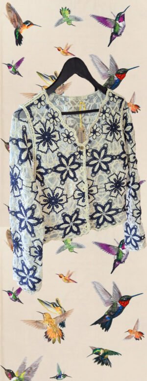 Chaqueta perforada azul flores